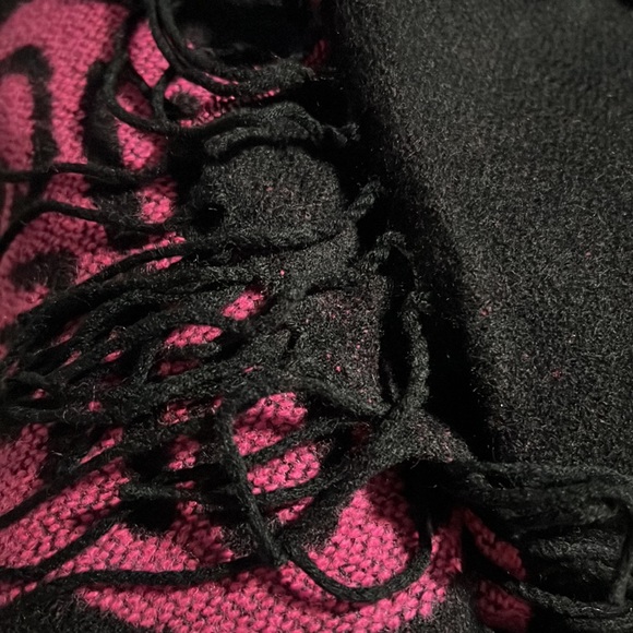 NWT Victoria’s Secret blanket - Picture 4 of 7